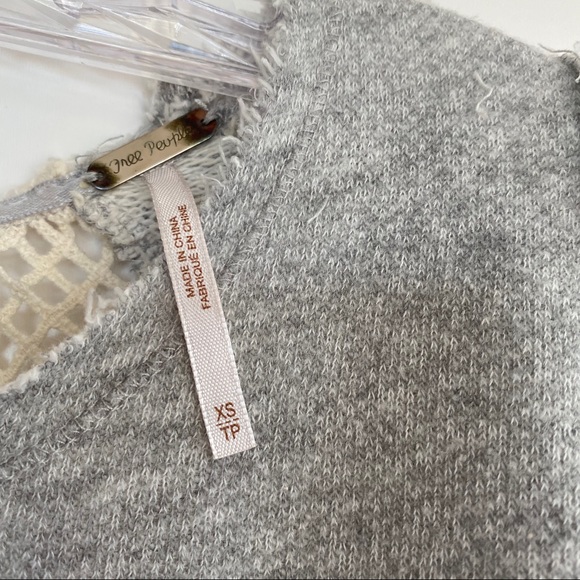 Free People cropped grey sweatshirt SIZE XS decorative open lacy back - Picture 8 of 8